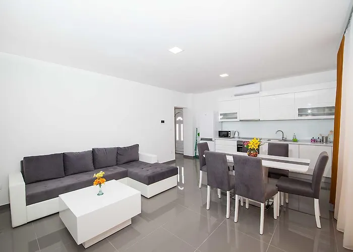 Ivka Apartamento *